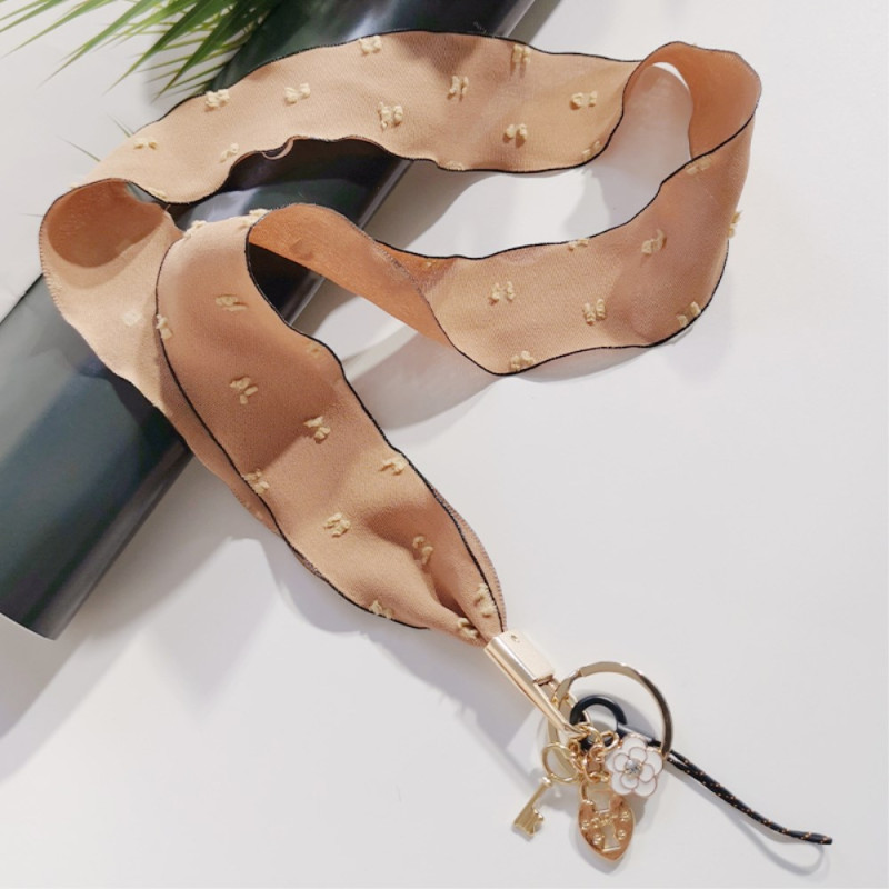 Bracelete tipo cachecol com pingente de coração